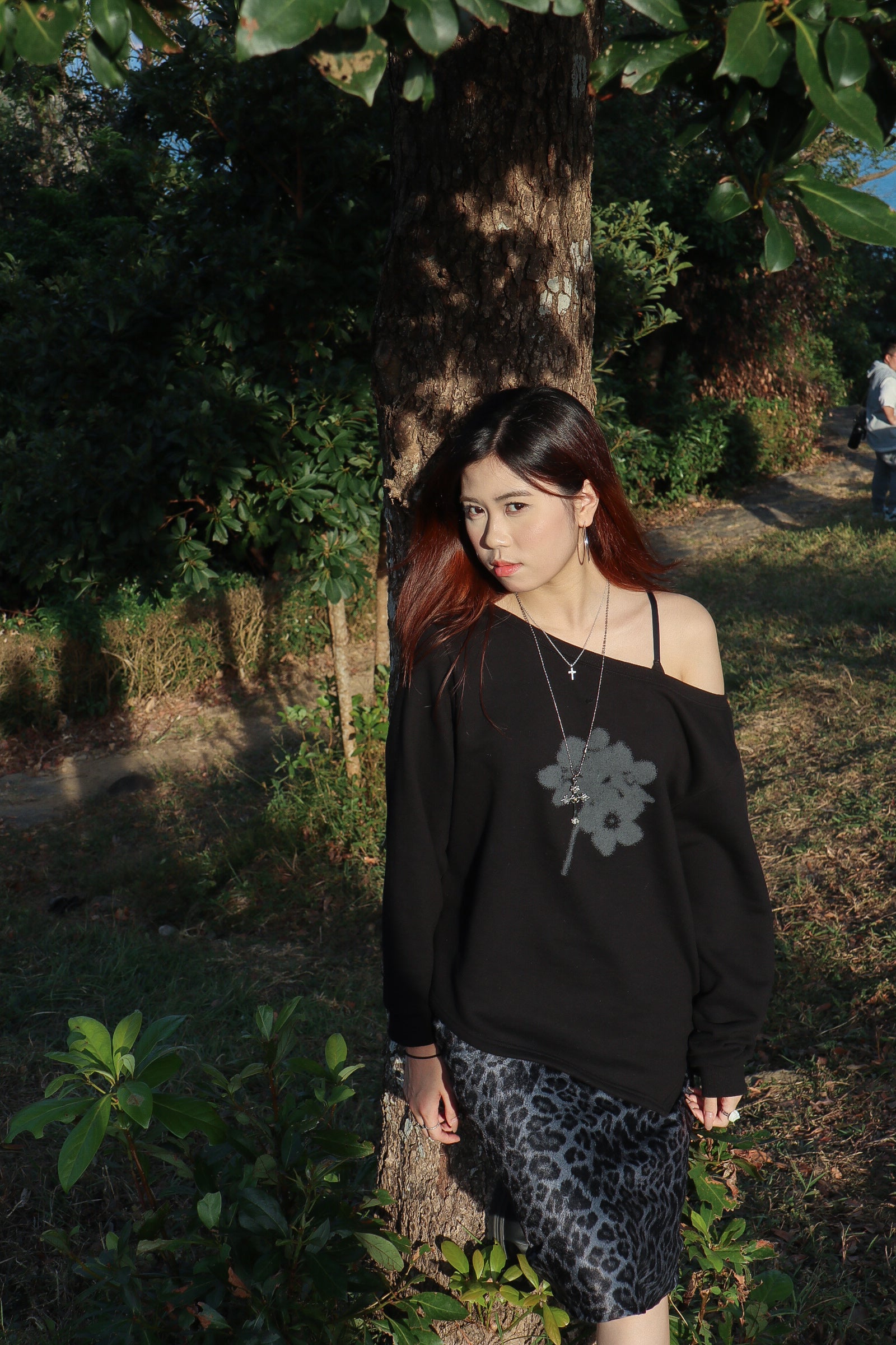 Floral Off-Shoulder Sweatshirt (Black)