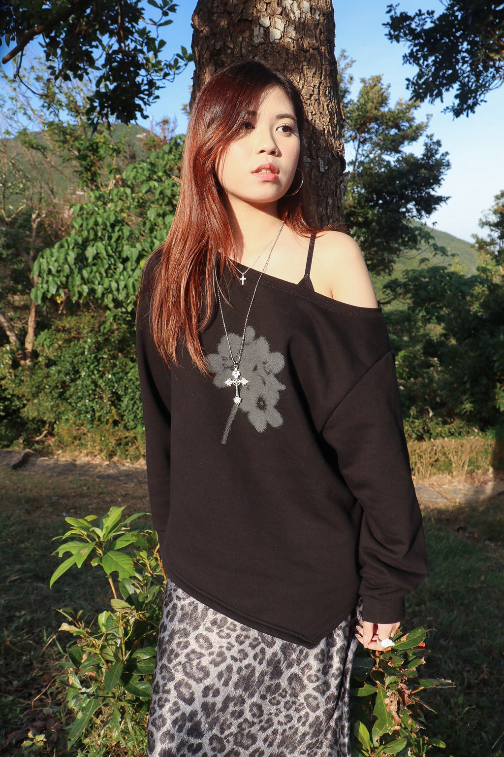 Floral Off-Shoulder Sweatshirt (Black)