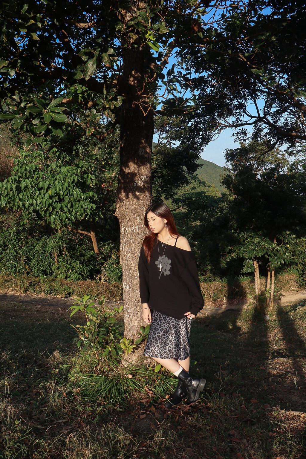 Floral Off-Shoulder Sweatshirt (Black)