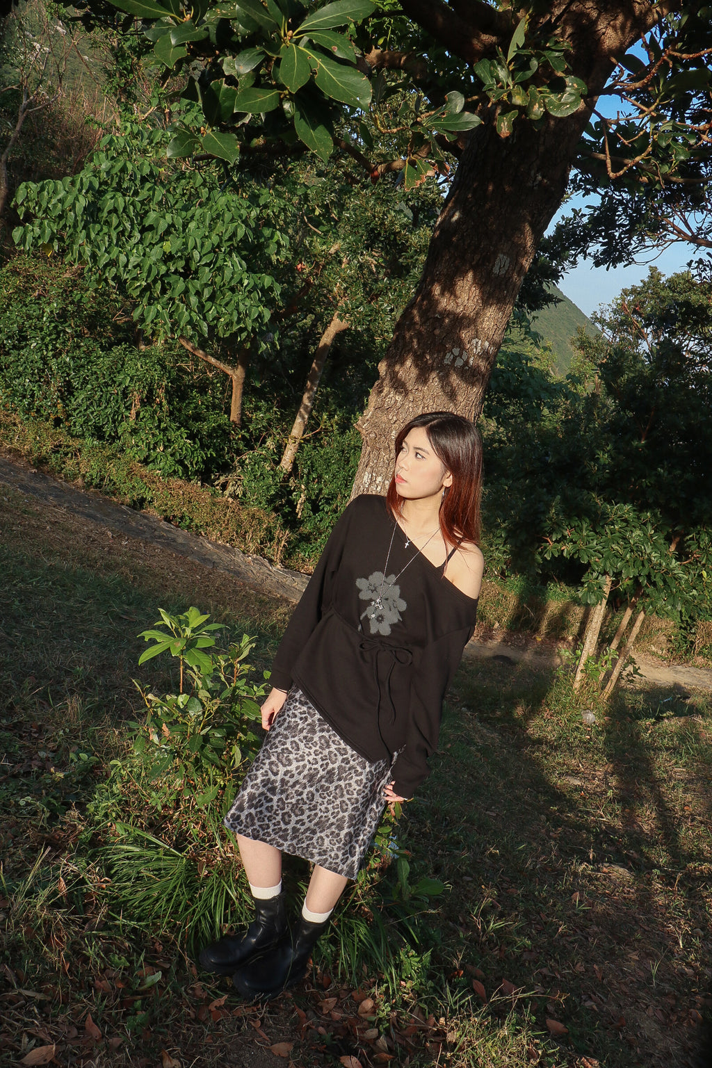 Floral Off-Shoulder Sweatshirt (Black)