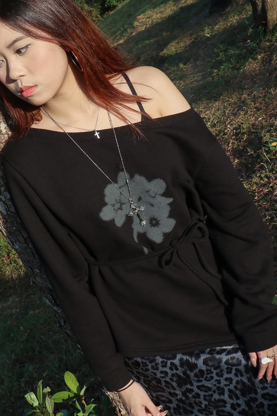 Floral Off-Shoulder Sweatshirt (Black)