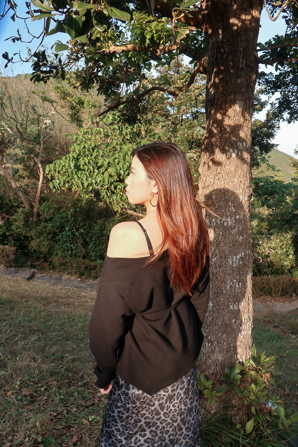 Floral Off-Shoulder Sweatshirt (Black)