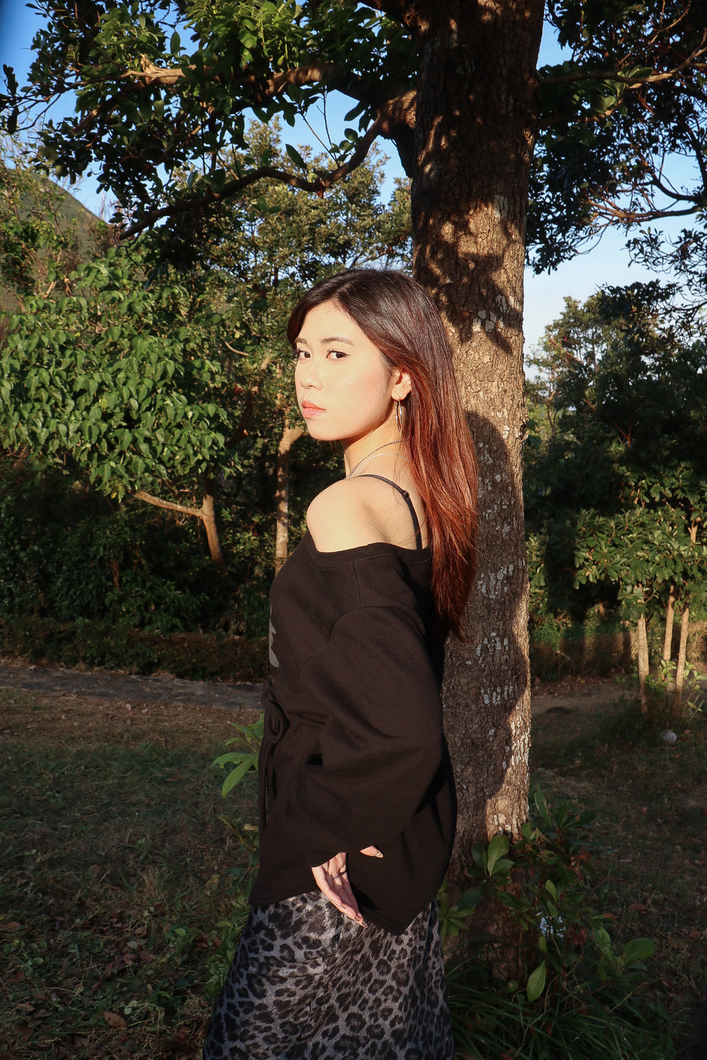 Floral Off-Shoulder Sweatshirt (Black)