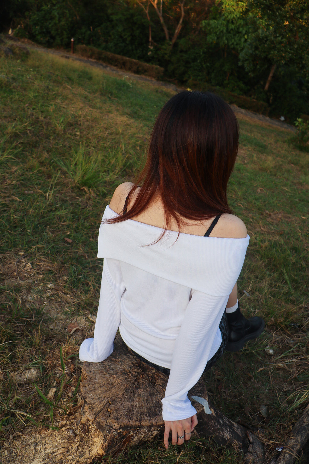 STAR Off-Shoulder Sweatshirt (White)