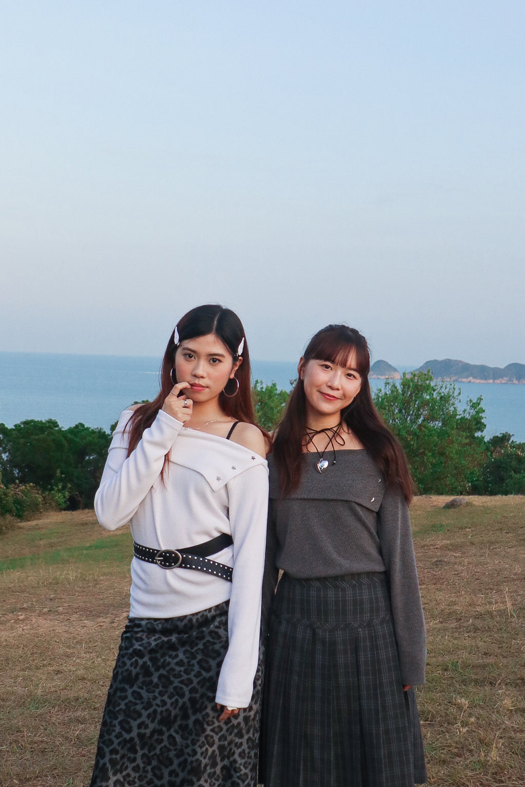 STAR Off-Shoulder Sweatshirt (Grey)