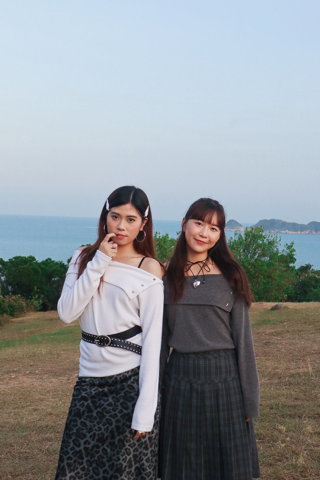 STAR Off-Shoulder Sweatshirt (Grey)