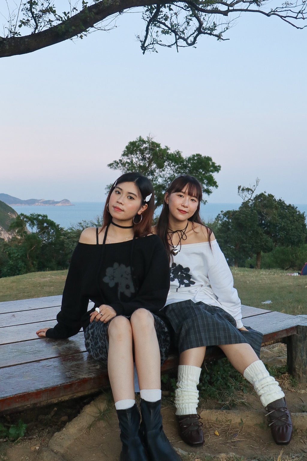 Floral Off-Shoulder Sweatshirt (Black)