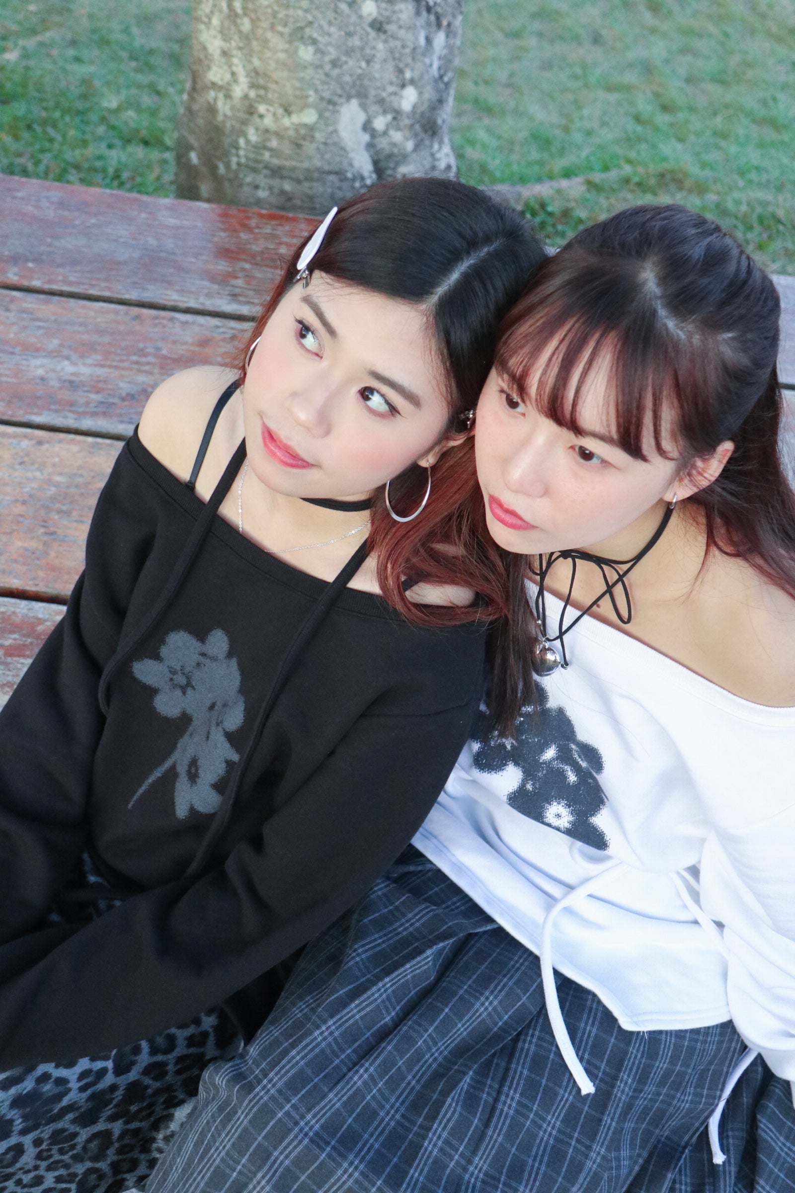 Floral Off-Shoulder Sweatshirt (Black)