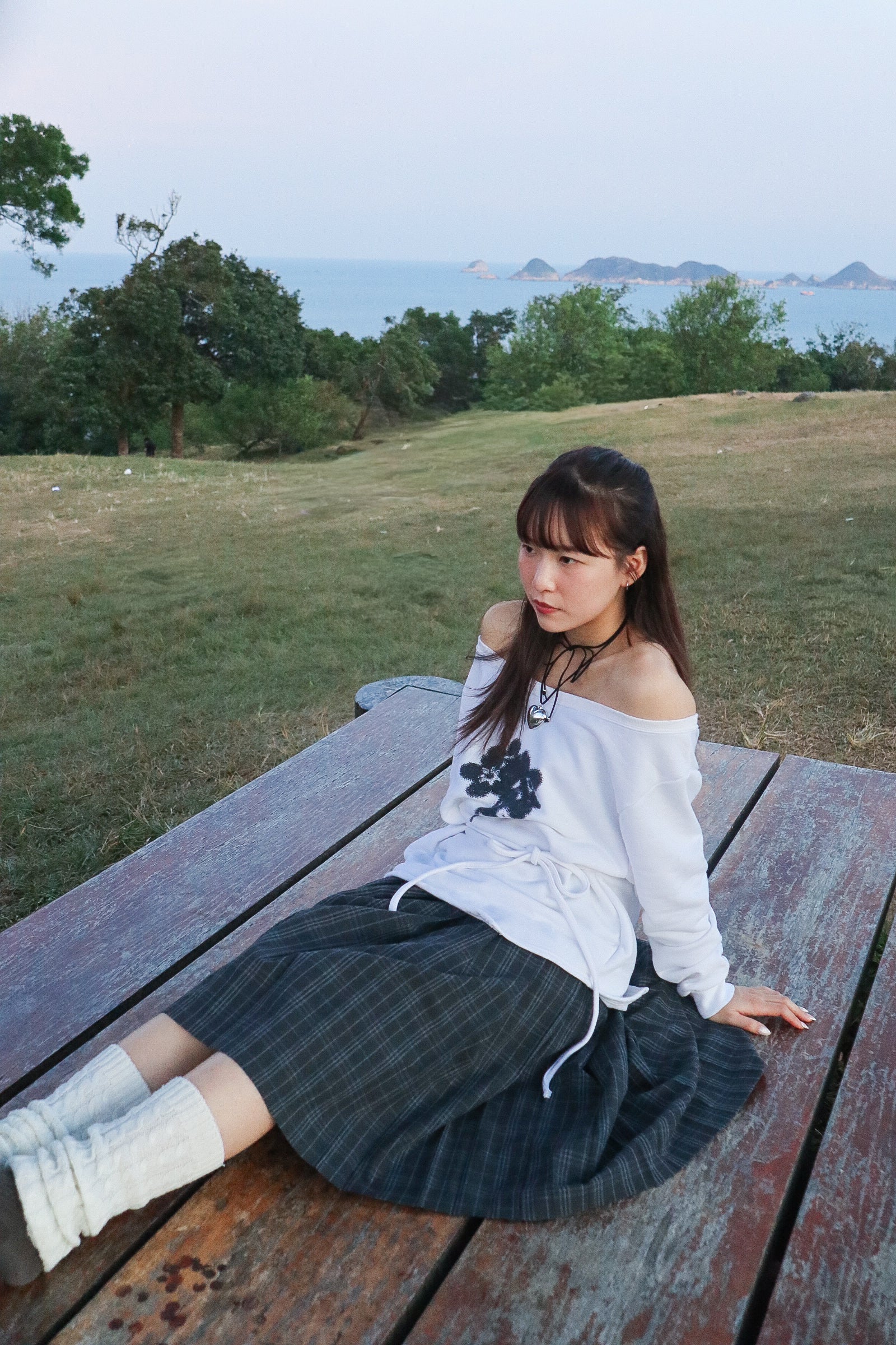 Floral Off-Shoulder Sweatshirt (White)