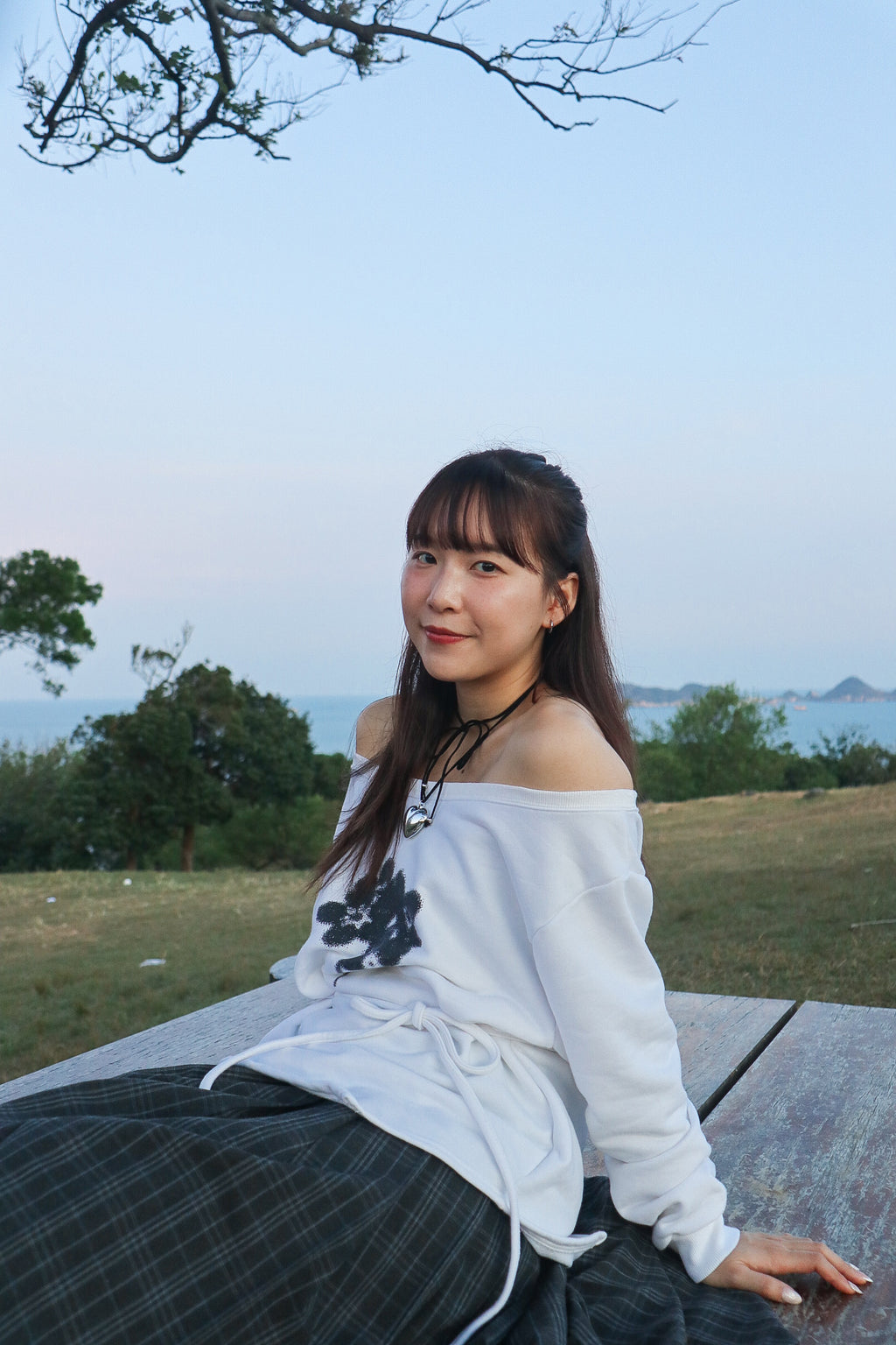 Floral Off-Shoulder Sweatshirt (White)