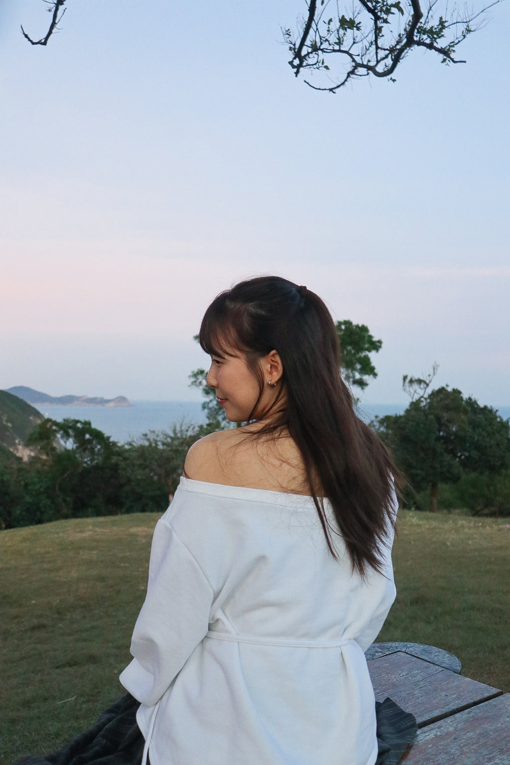 Floral Off-Shoulder Sweatshirt (White)